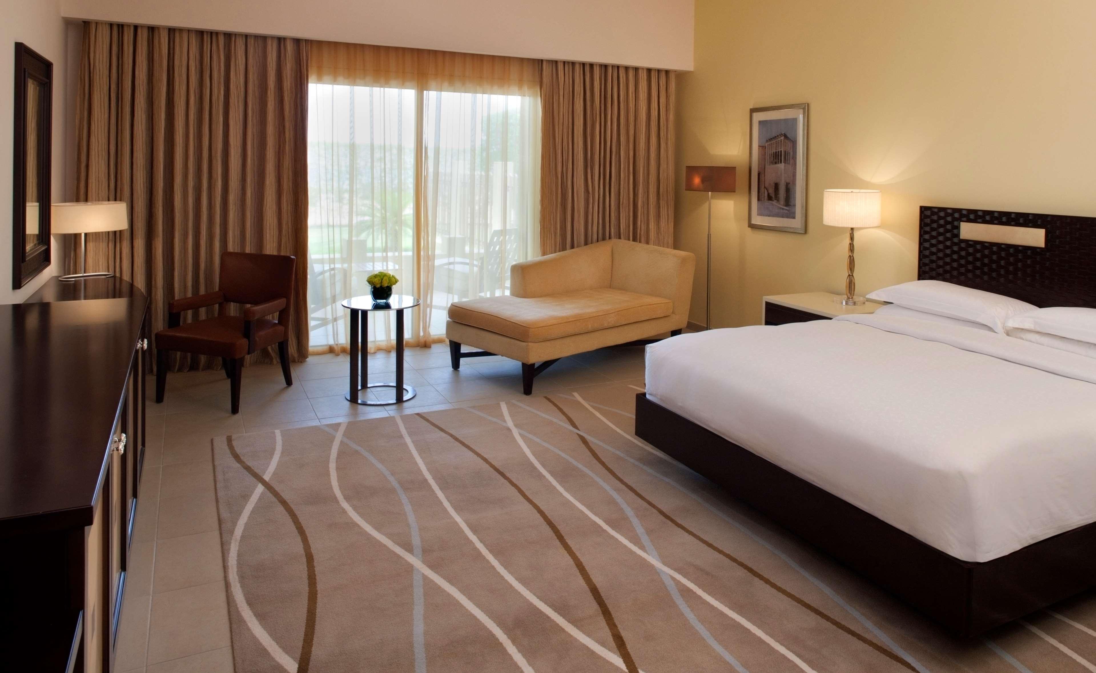 Grand Hyatt Doha Hotel & Villas Esterno foto A bedroom at the Jumeirah Beach Hotel