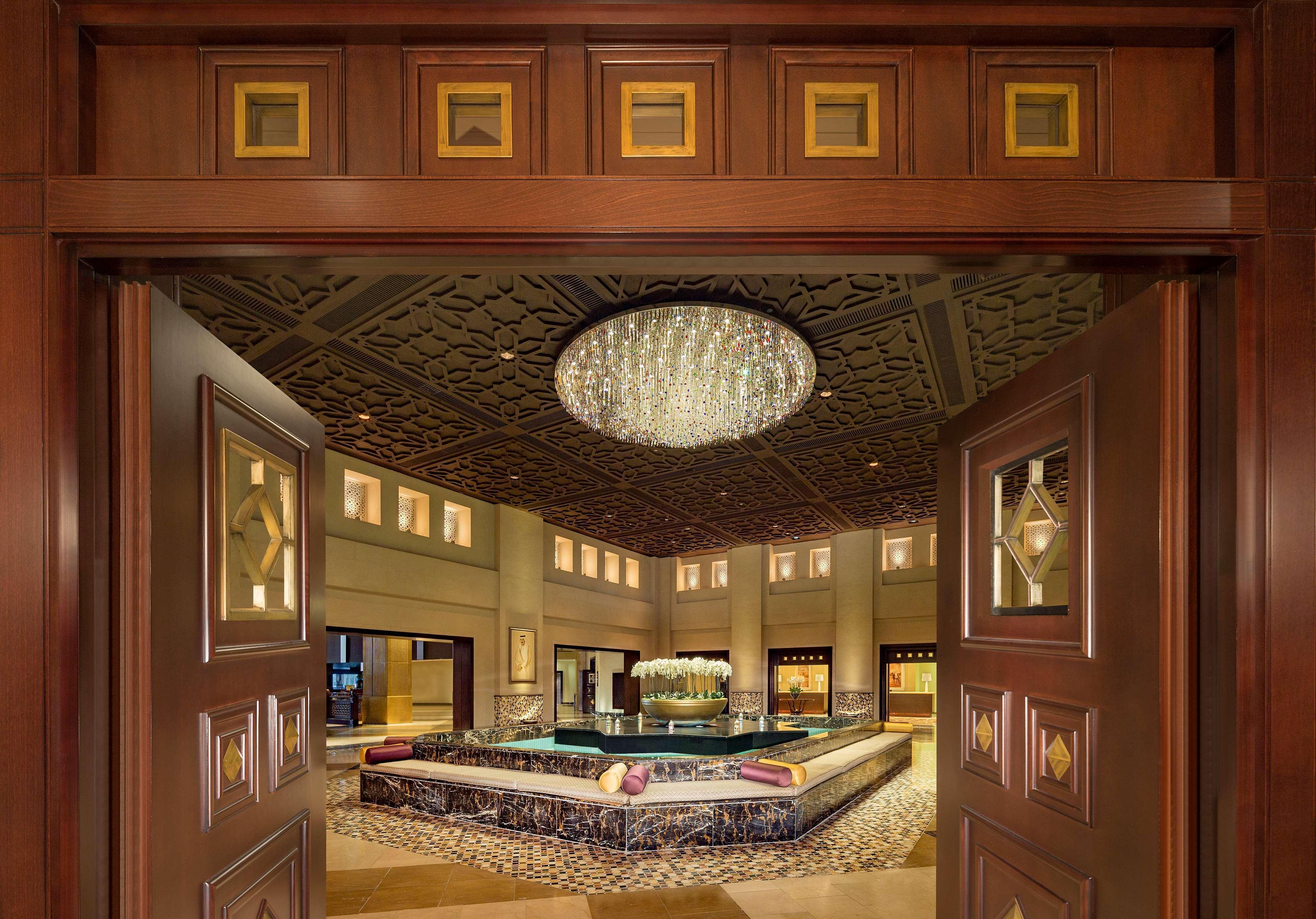 Grand Hyatt Doha Hotel & Villas Esterno foto The lobby of the Emirates Palace