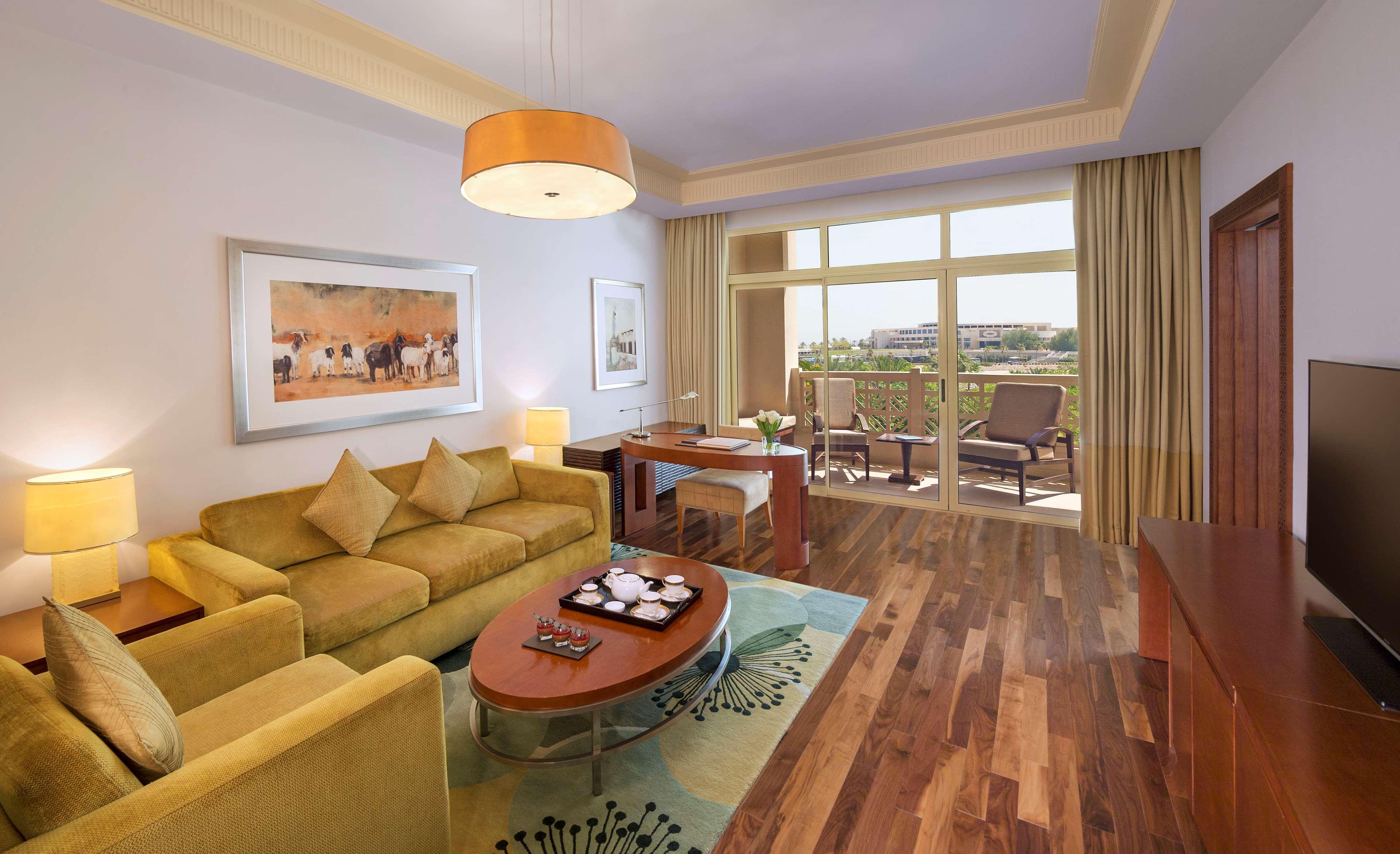 Grand Hyatt Doha Hotel & Villas Esterno foto A living room at the Jumeirah Emirates Towers Hotel