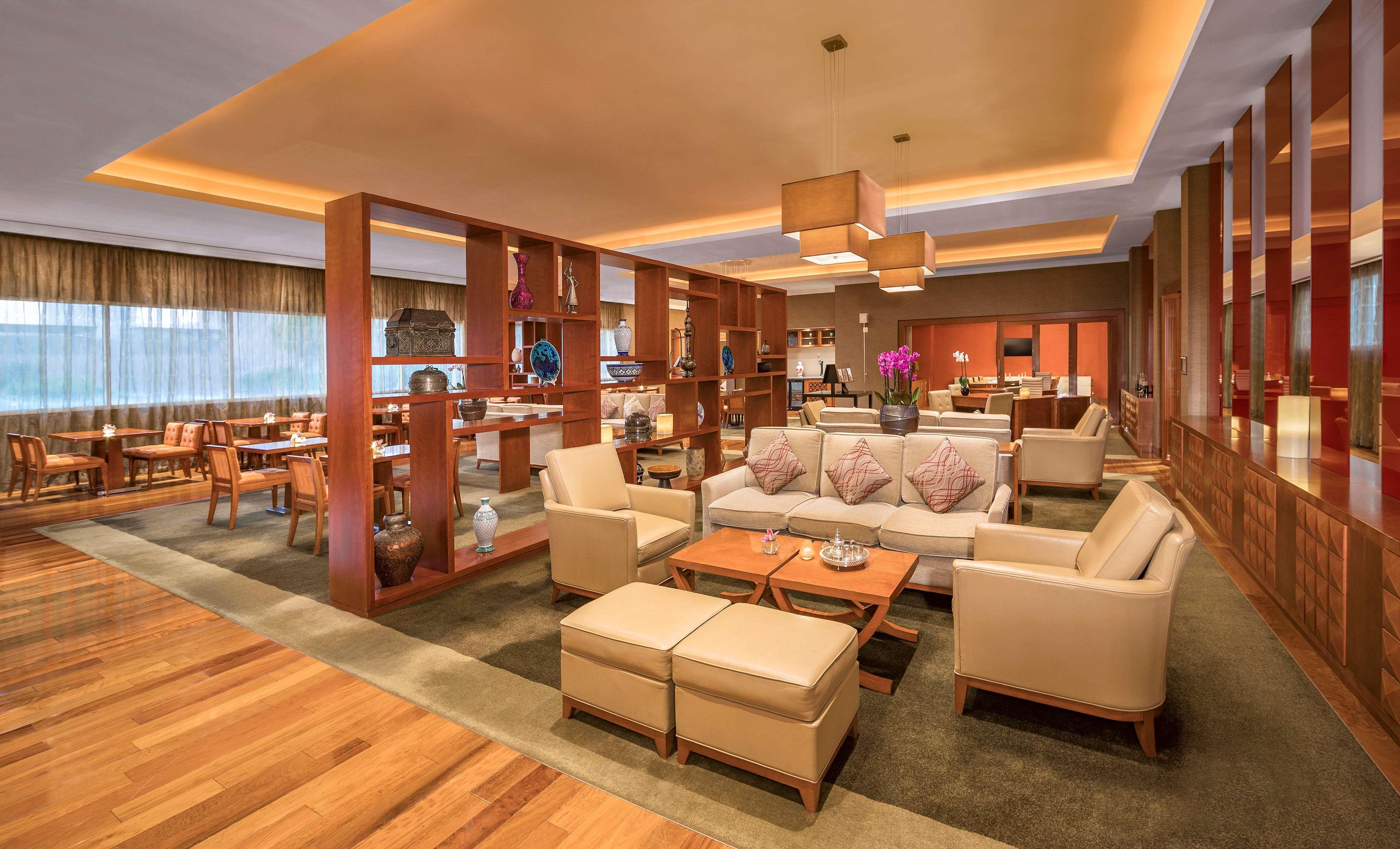 Grand Hyatt Doha Hotel & Villas Esterno foto The lounge at the airport