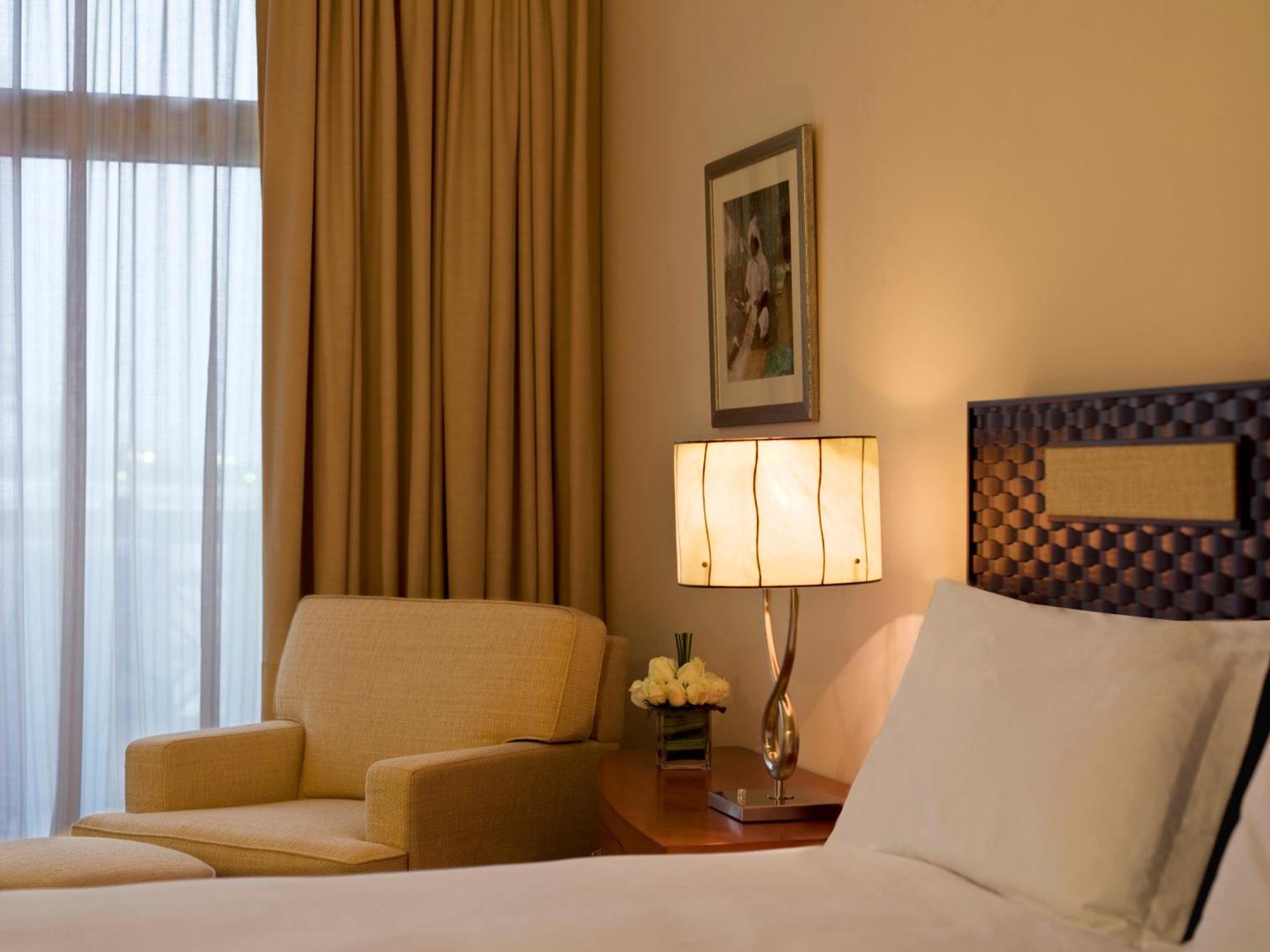 Grand Hyatt Doha Hotel & Villas Esterno foto A bedroom at the hotel