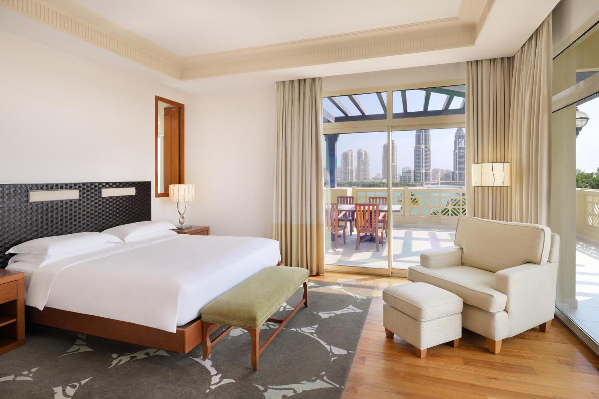 Grand Hyatt Doha Hotel & Villas Esterno foto A bedroom at the hotel
