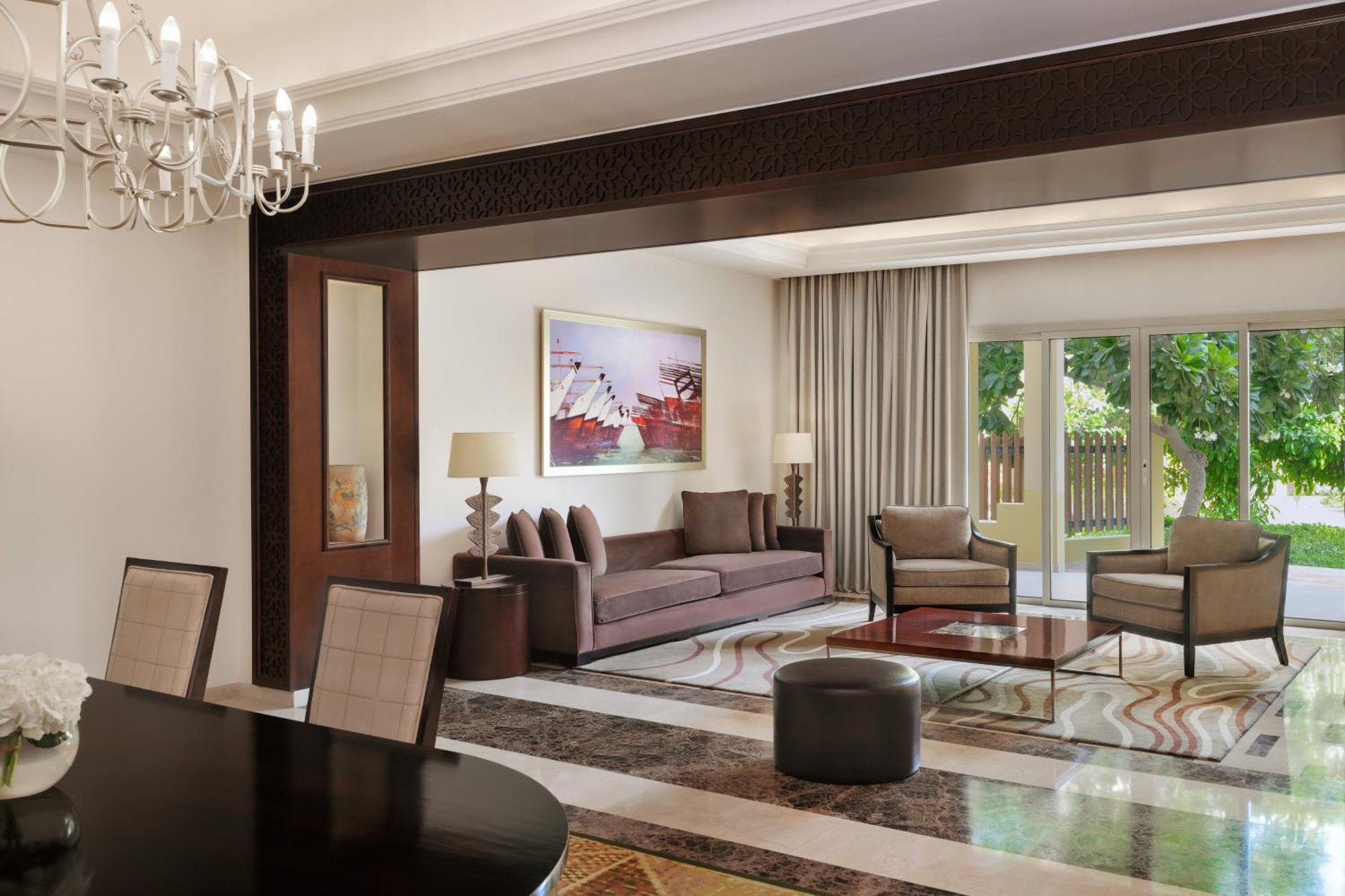 Grand Hyatt Doha Hotel & Villas Esterno foto A suite at the Ritz-Carlton, DIFC